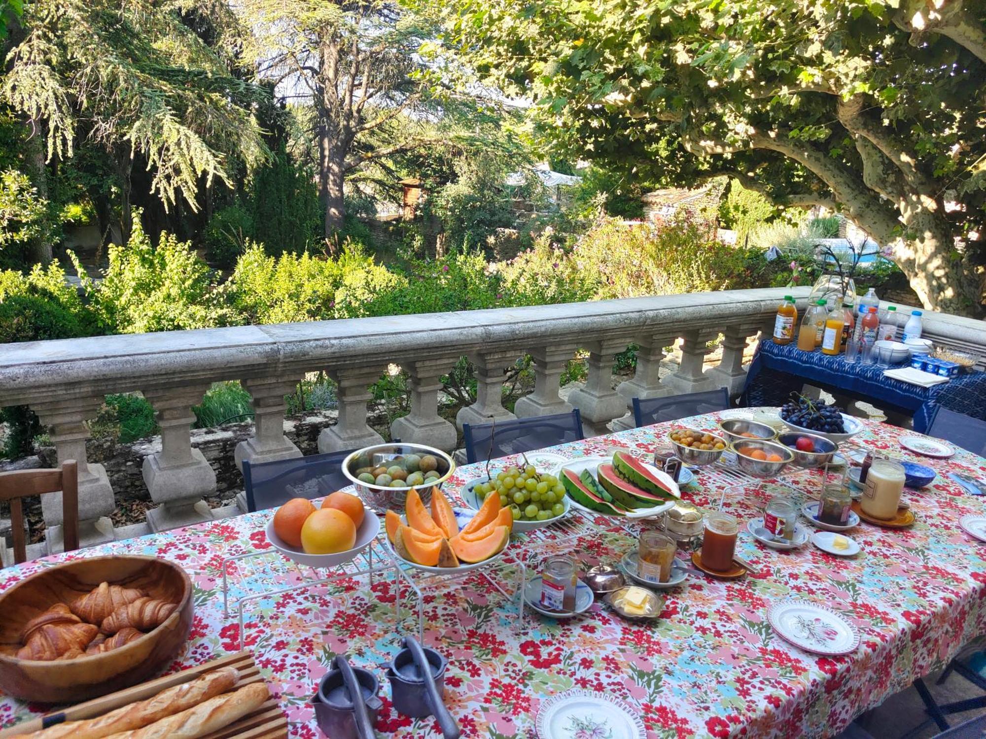 Rue Du Chateau A Cabrieres D'Avignon B&B 외부 사진