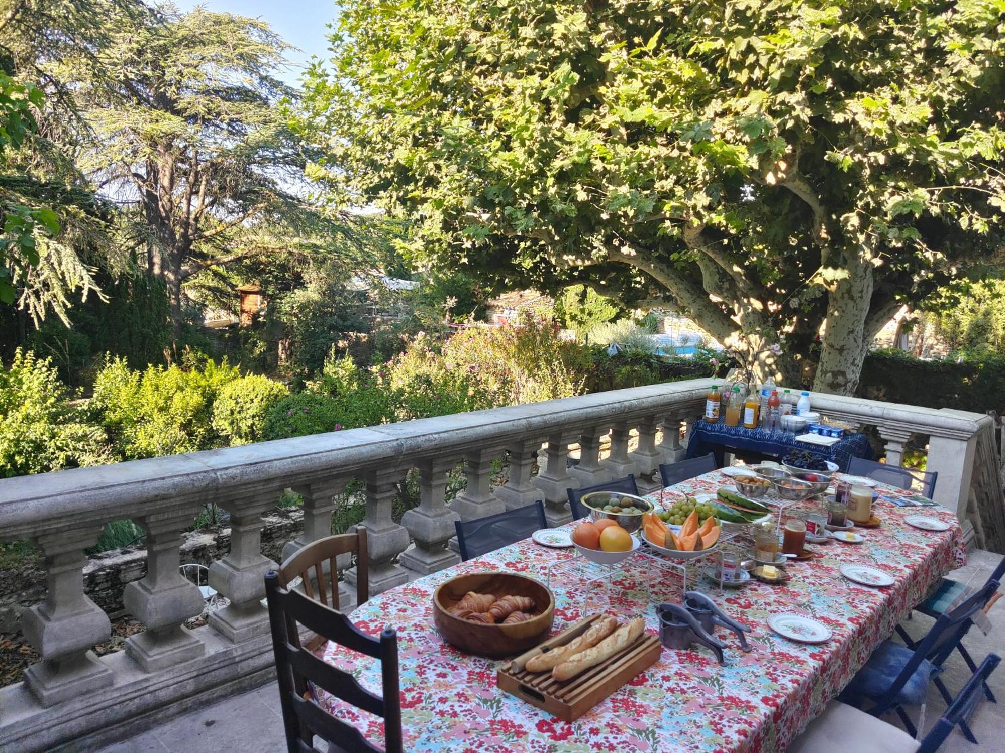 Rue Du Chateau A Cabrieres D'Avignon B&B 외부 사진